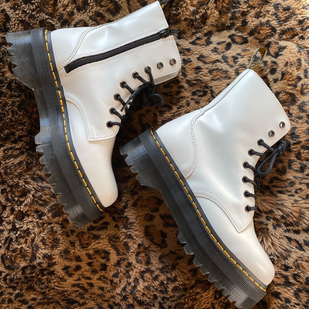 Dr Martens - Jadon Platform Boot - size 7 - color white